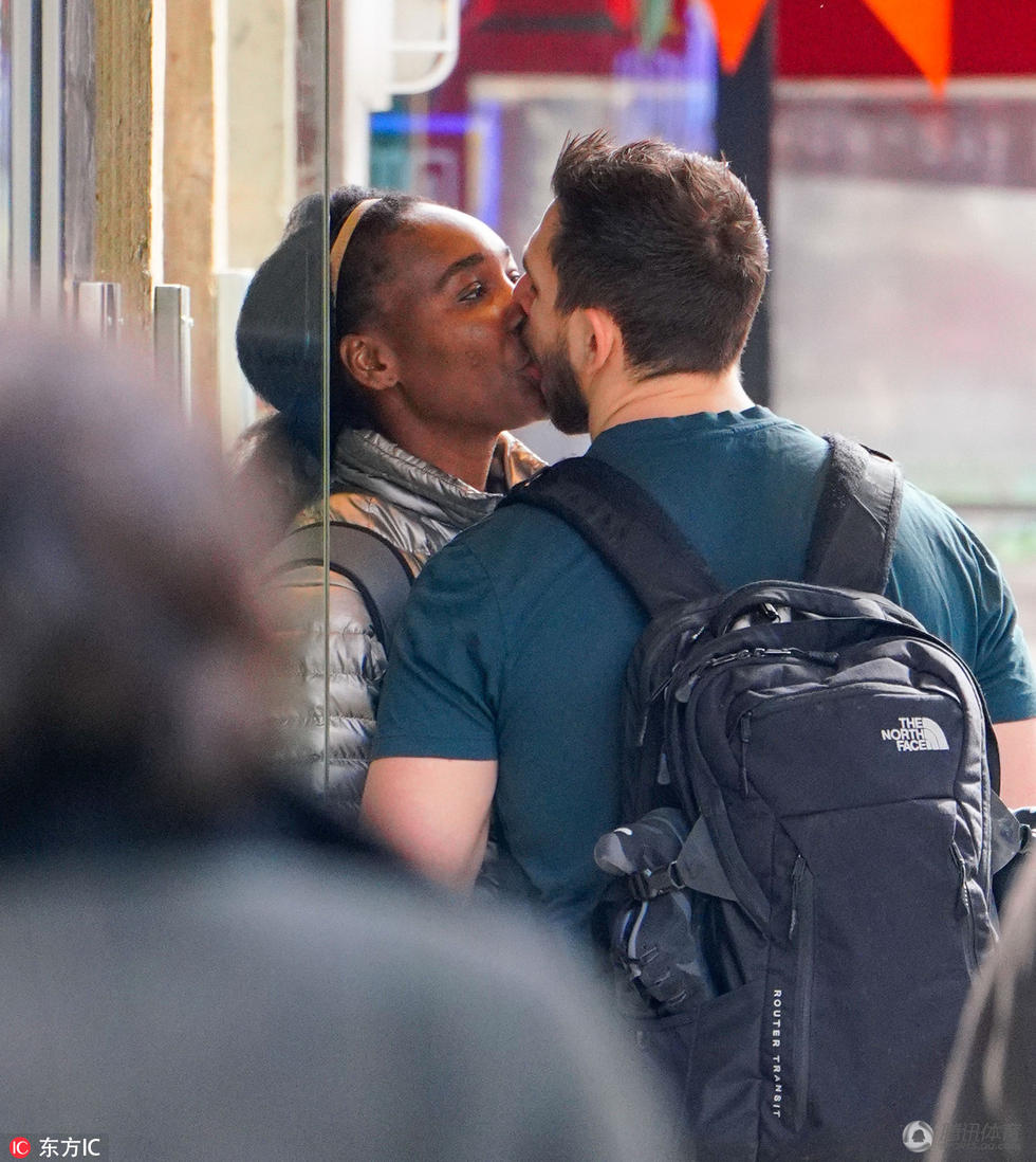 大威与男友恩爱牵手 街头热吻_体育_腾讯网