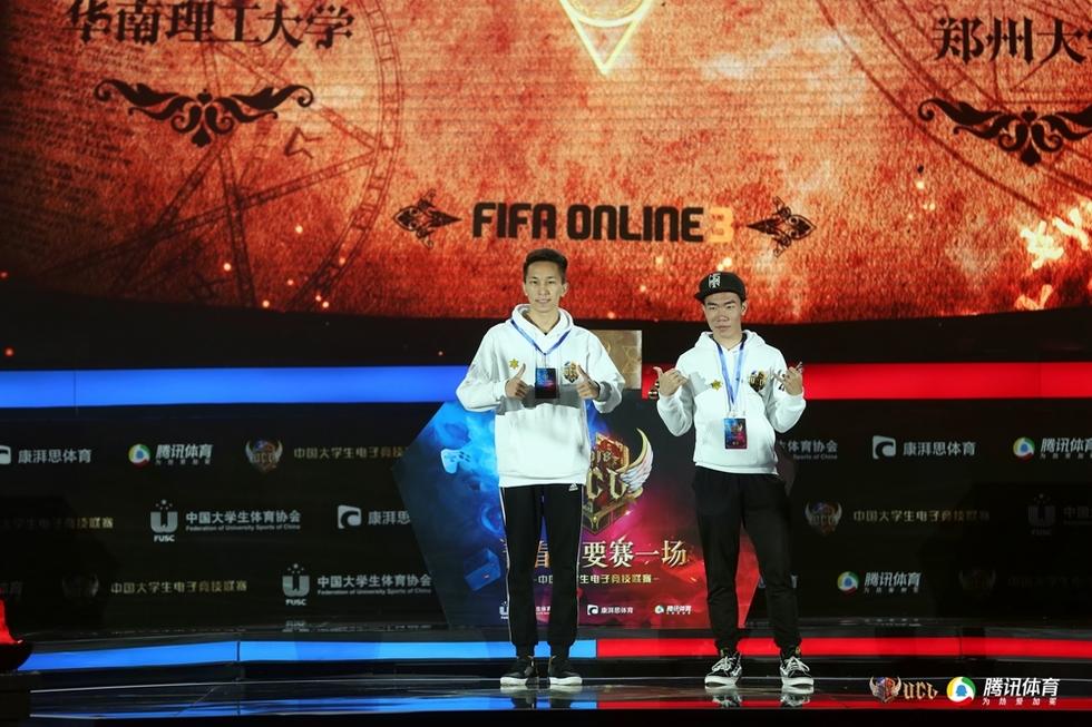 第一场对决是fifa online3的比赛,来自郑州大学的邱士博对阵华南理工