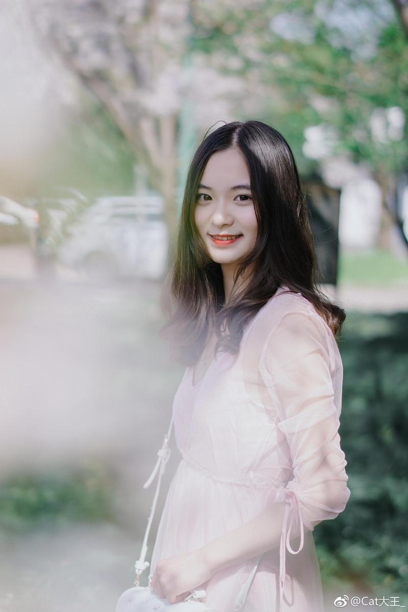 上海交通大学清新校花 温婉的女生亲和力十足