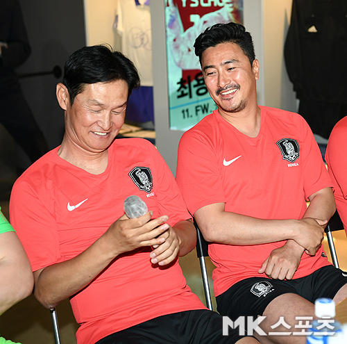 02世界杯韩国国脚相聚 崔龙洙安贞焕现在长这样
