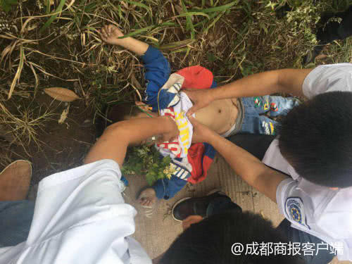 刚结束儿童节表演 宜宾4岁男童和外婆被撞身亡