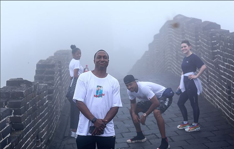 开拓者后卫cj-麦科勒姆在个人instagram上传了一组中国行活动的照片