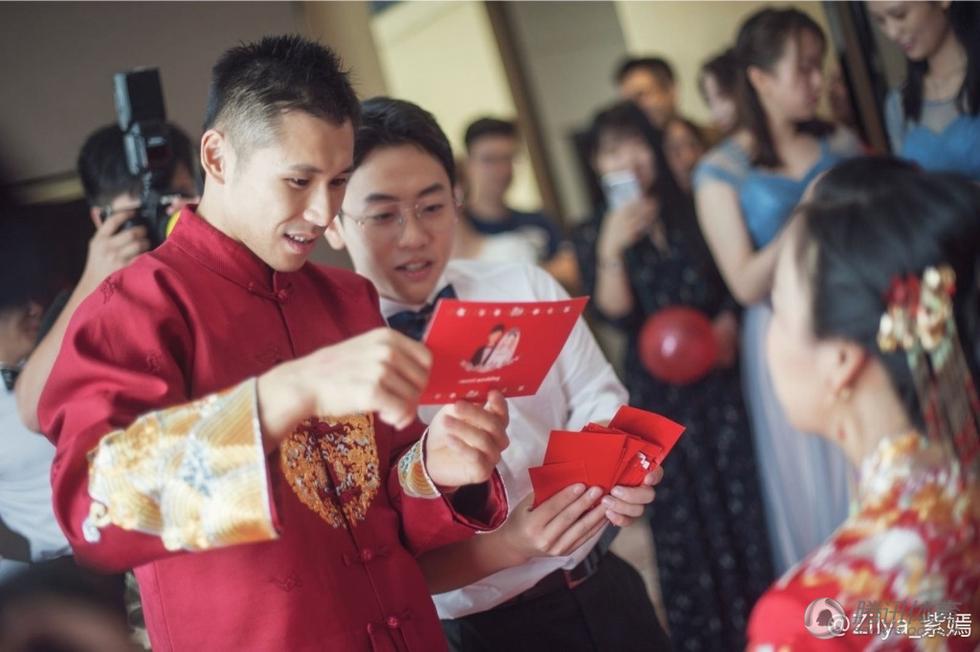 张成龙与妻子婚礼似仙境 女儿当花童简直萌翻了