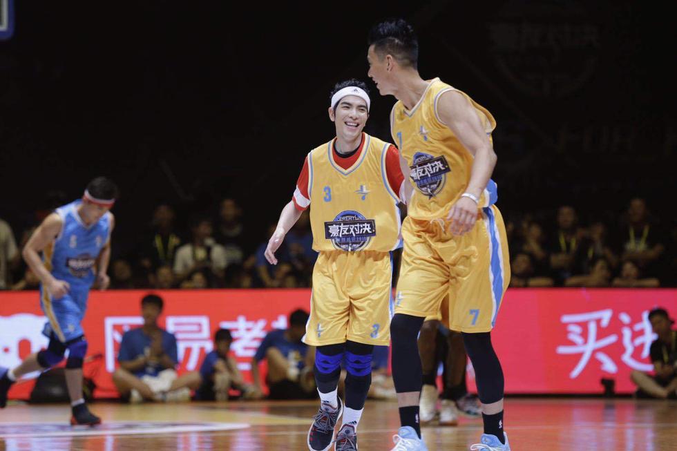 组图:林书豪明星赛 丁威迪暴力灌筐豪哥献大帽