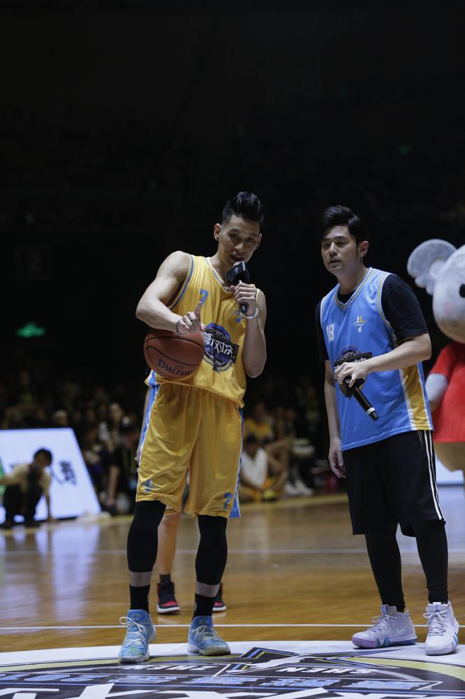 组图:林书豪明星赛 丁威迪暴力灌筐豪哥献大帽