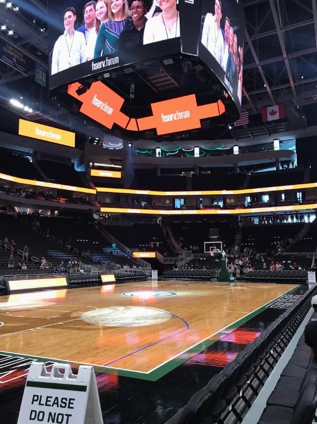 组图:雄鹿队新场馆豪华前卫 萧华字母哥到场剪彩