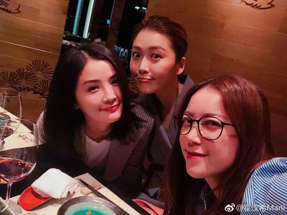 阿sa自拍合影曝光 满脸胶原蛋白少女感满满