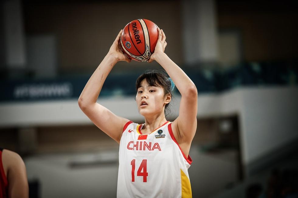 高清:女篮世界杯中国逆转日本 韩旭背身强吃