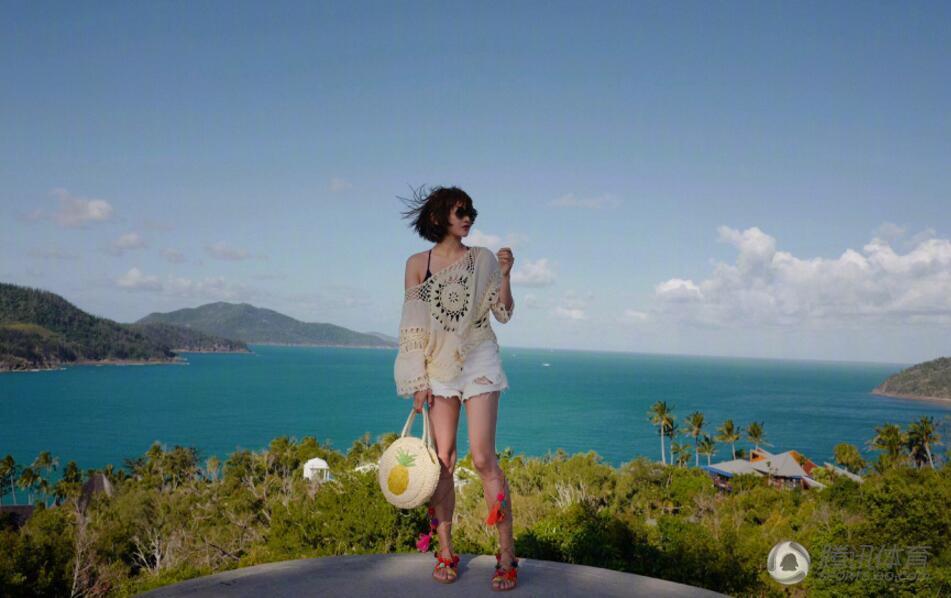 高清:最美时尚旅游博主 蹦床公主海边美艳动人