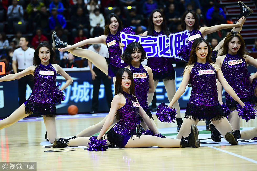 高清:篮球宝贝动感热舞助阵 甜美笑容太撩人