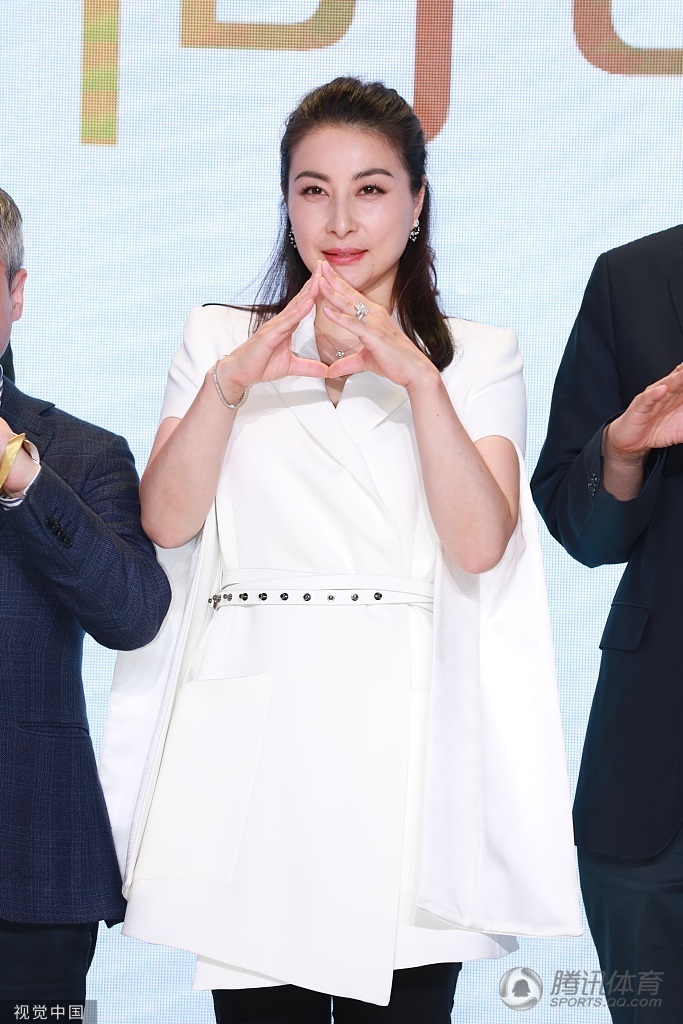 郭晶晶出席活动 额头饱满气色超赞稍显"圆润"
