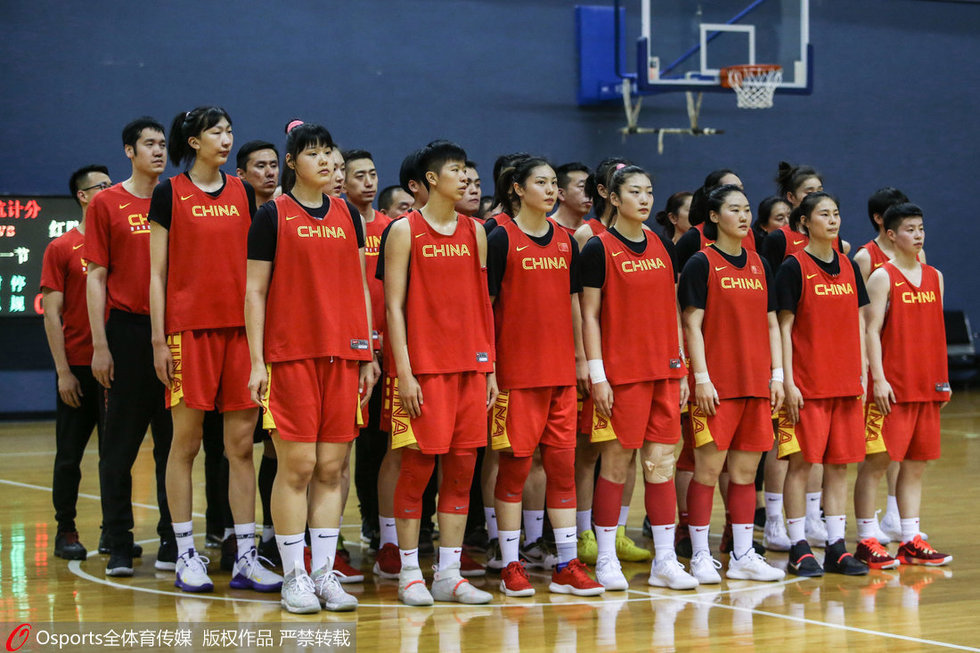 高清:中国女篮进行公开训练 众将精神饱满战意十足