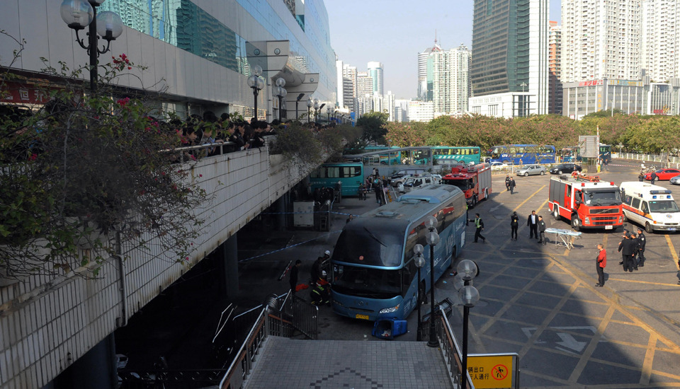 深圳罗湖汽车站大巴撞进人群5死5伤