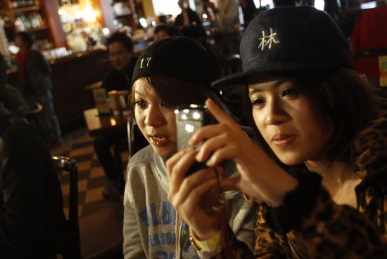 组图:中华台北现林书豪热 球迷酒吧围看直播