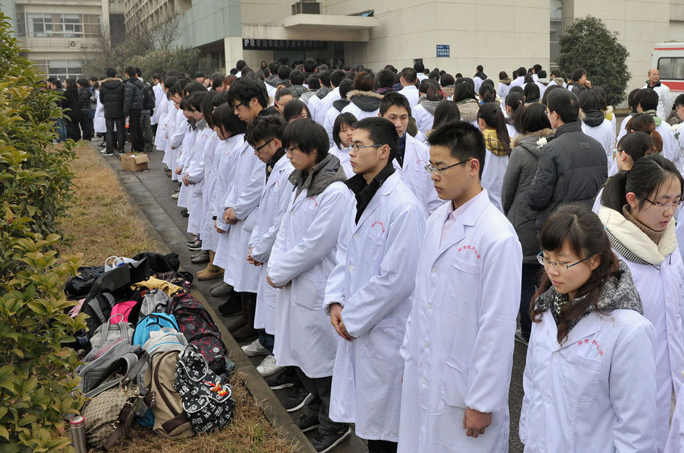 南京医科大病亡女生捐遗体给母校做科研