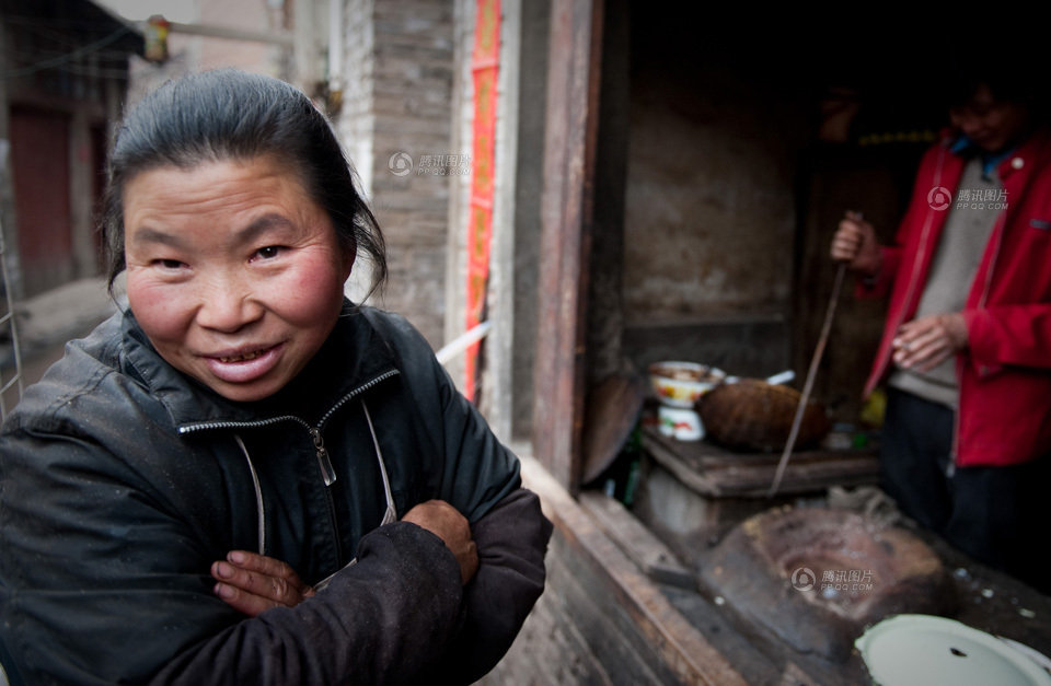 "背篼"——贵州一群靠卖苦力吃饭人的别称