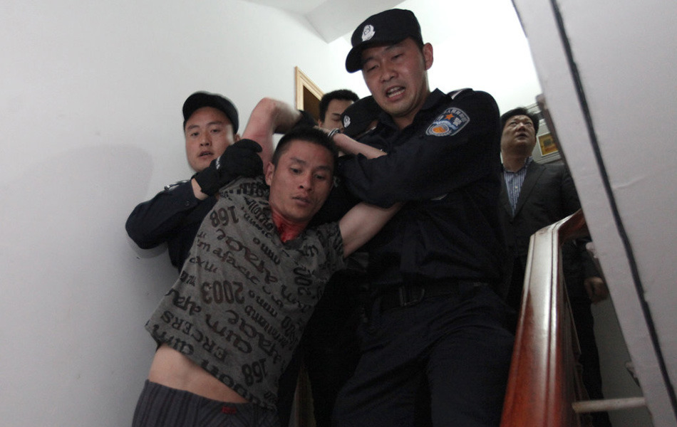 浙江台州:18岁女子出租屋内遭吸毒男友劫持