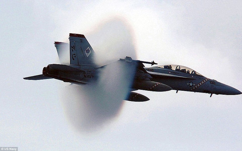 飞机尾部气流漩涡 螺旋羽烟如空中舞蹈 - 科学探索 - 科学探索