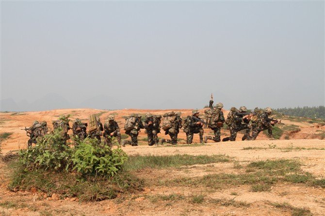 解放军精锐部队山地作战训练细节曝光