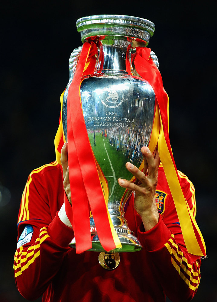 高清:西班牙成功卫冕 斗牛士再捧德劳内杯