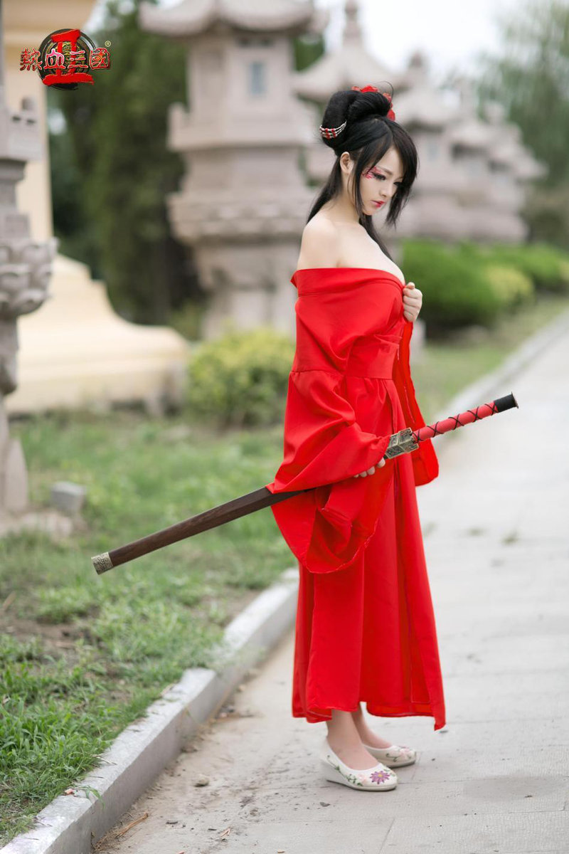 软妹子歪歪《热血3国》cosplay图