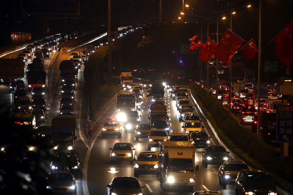 组图:中秋节凌晨12点全国多地变"堵城"