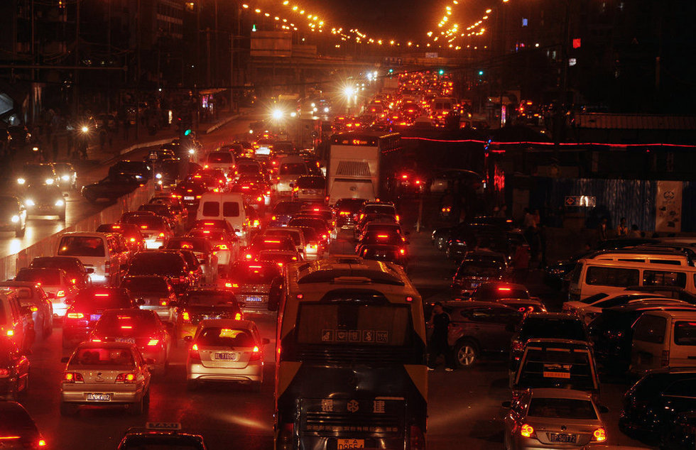 组图:中秋节凌晨12点全国多地变"堵城"