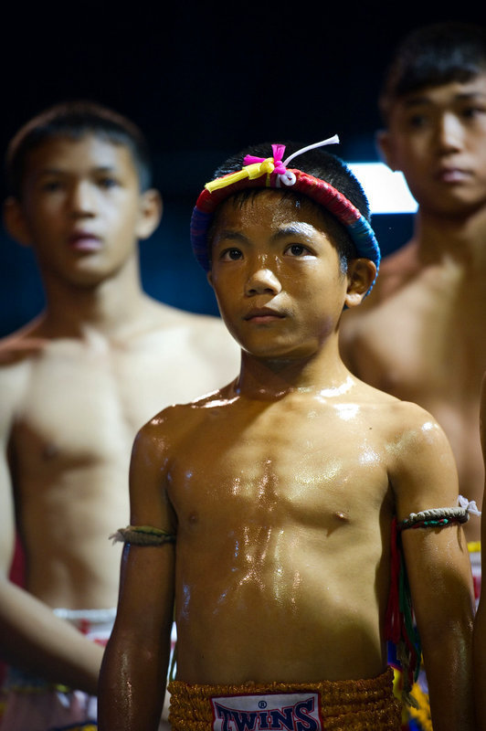 高清:揭秘泰拳儿童的残酷童年