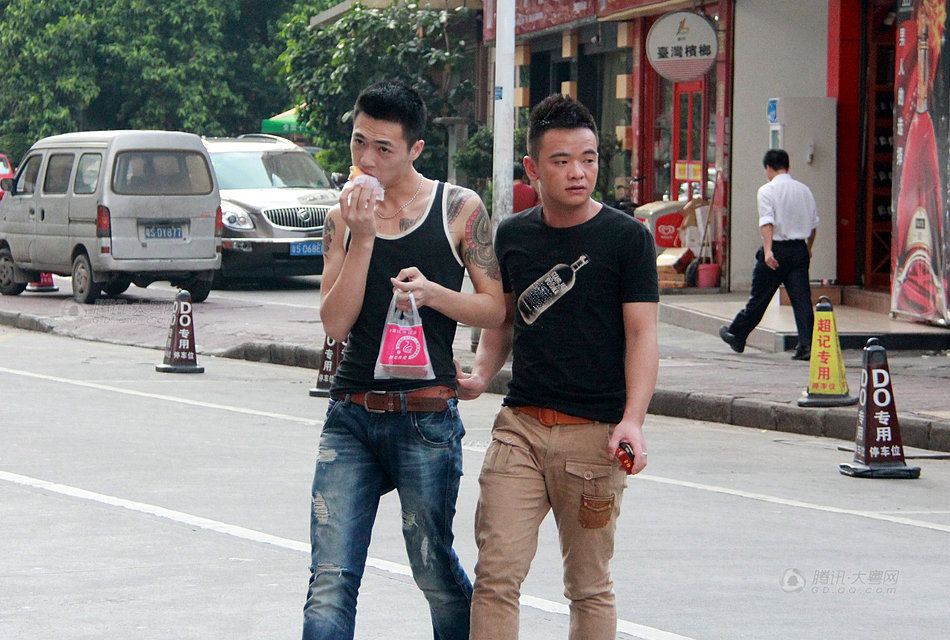 街坊:男同性恋东莞公开订婚