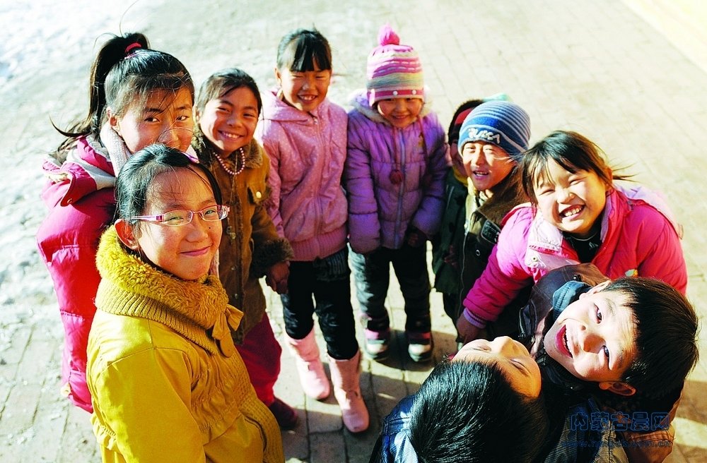 内蒙古山区小学:10个孩子和8个老师