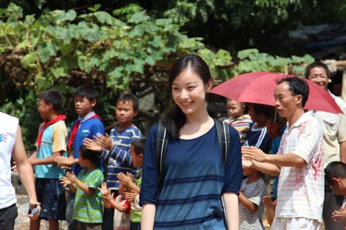 影星倪妮参加活动