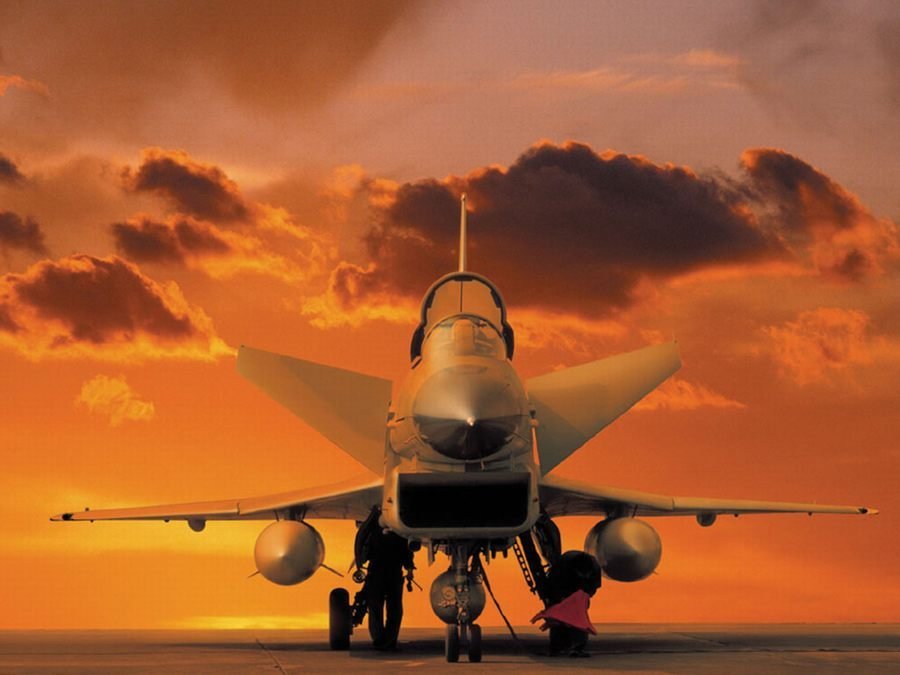 组图:歼10霸气写真照