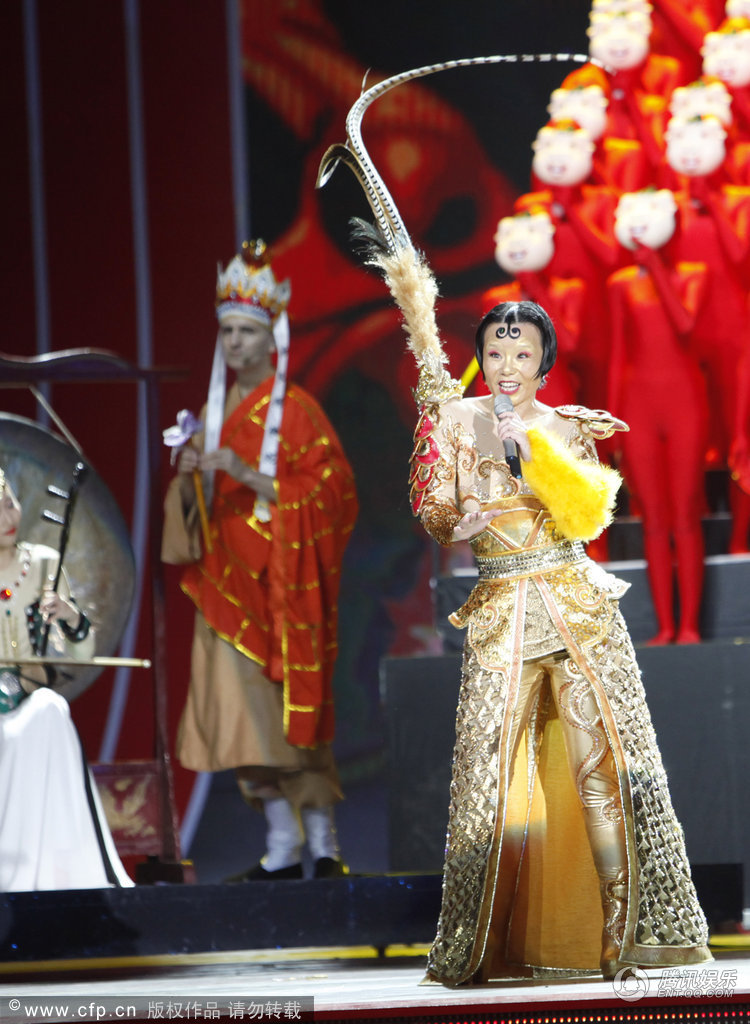 龚琳娜湖南春晚变孙悟空 演绎新神曲《金箍棒》,毁童年
