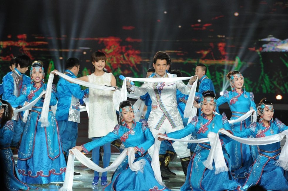 《梦想合唱团》公益盛典星光璀璨 何炅谢娜主持