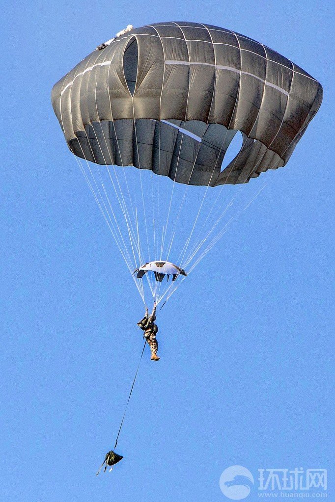 伞兵9d型降落伞图片