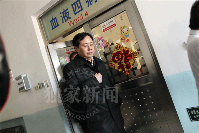 高清:邓鸣贺患急性非淋巴细胞白血病 网友祝福
