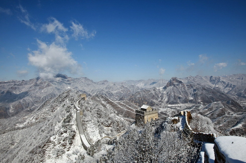 黄花城水长城雪景图片