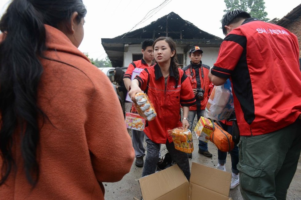 [轉貼]汶川地震斷腿女教師赴蘆山當志願者