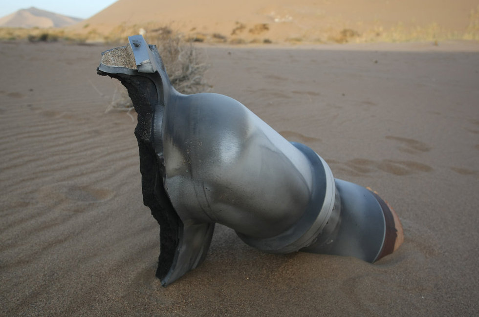 内蒙古阿拉善盟额济纳旗巴丹吉林沙漠发现的"神舟十号"飞船逃逸塔残骸