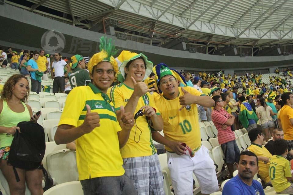 高清:激情四射 造型百变!疯狂的巴西足球迷