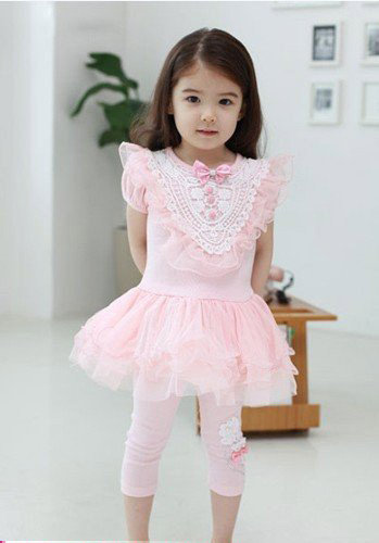 帖子主题:[亲亲宝贝] 组图:邻家女孩巧穿裙 摇身一变成公主