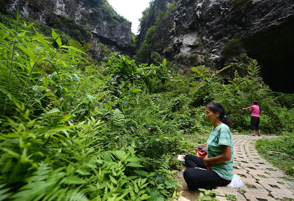 在巴馬縣坡月村,115歲的黃卜新老人是目前長壽村年齡最大的百歲老人