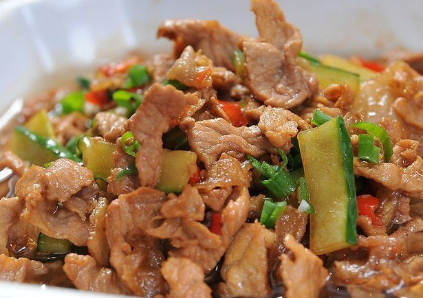 生活百科 生活知识 谨记这四种菜里不要放味精    三,炒肉菜不用加
