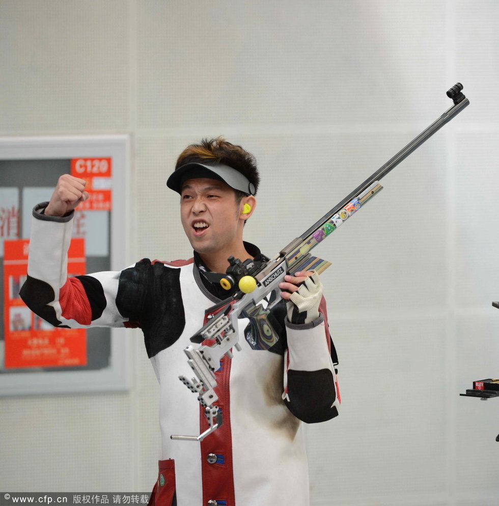 高清:朱启南全运50米步枪三姿夺金 振臂高呼