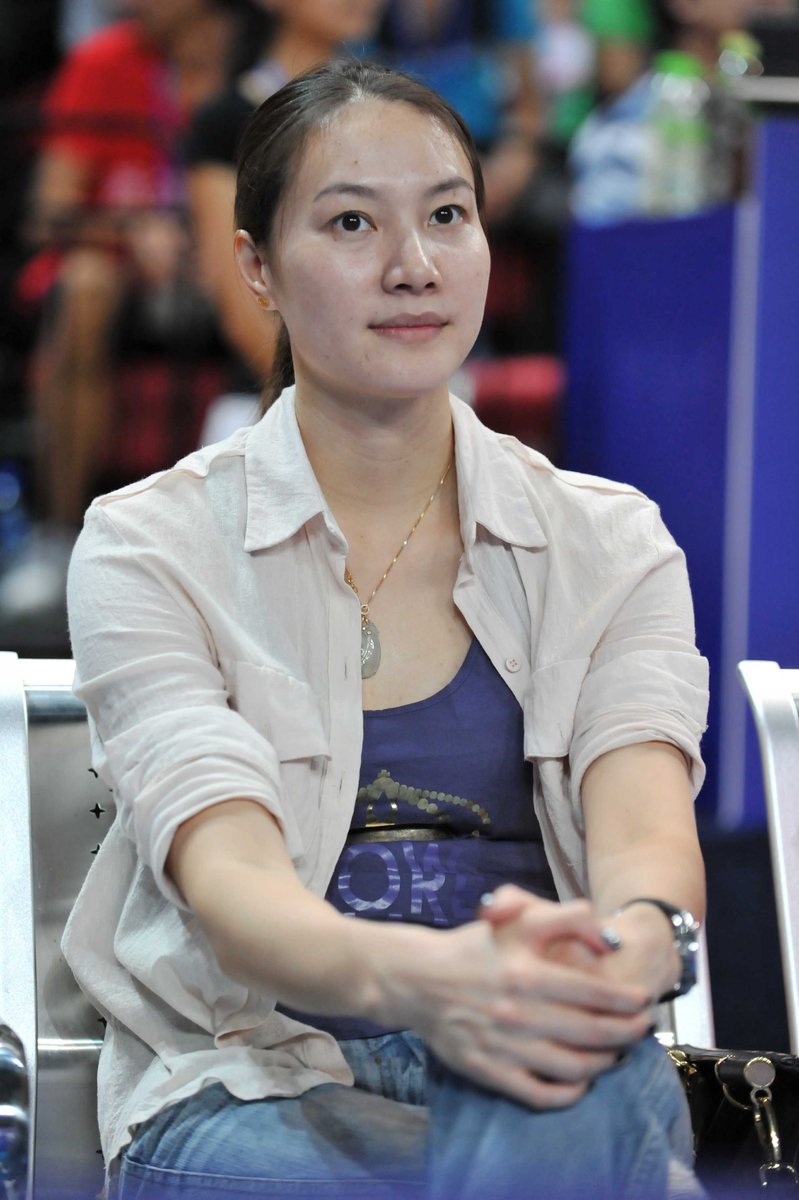 高清:羽超联赛首轮 谢杏芳现场观战助阵林丹