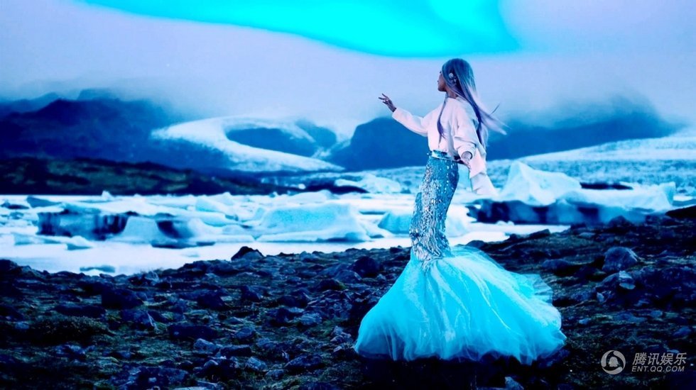 尚雯婕冰岛拍天价mv 化身大自然女神穿越北极光