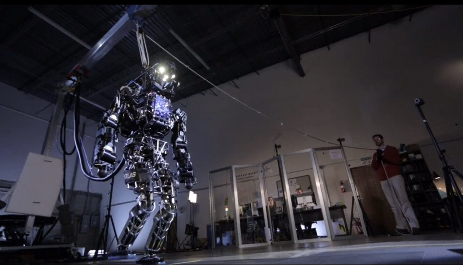 美军研制人形机器人 酷似"终结者"