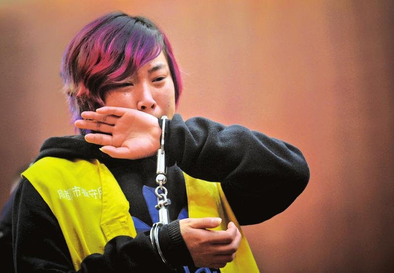 成都奥迪女醉驾撞死朋友案开庭 26万车贷没还