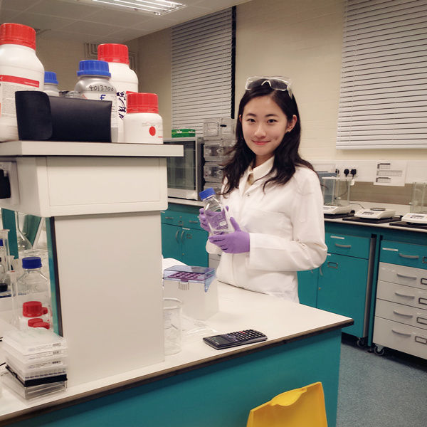 美女博士否认征男友过年