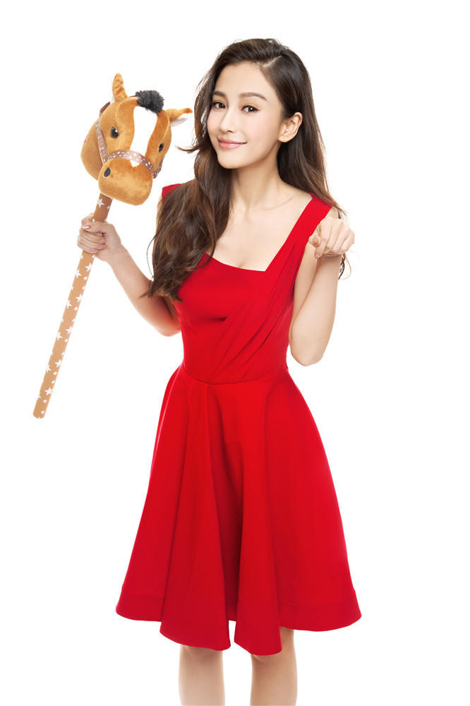 angelababy骑玩具马贺新岁:祝大家马上有baby-女人百分百业主论坛